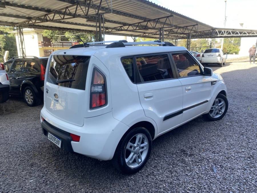 KIA MOTORS - SOUL - 2010/2010 - Branca - R$ 42.900,00