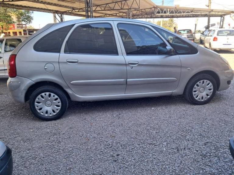 CITROËN - XSARA PICASSO - 2008/2009 - Prata - R$ 18.900,00