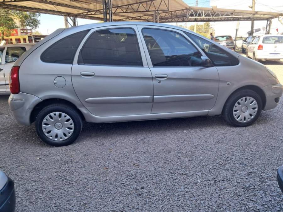 CITROËN - XSARA PICASSO - 2008/2009 - Prata - R$ 18.900,00