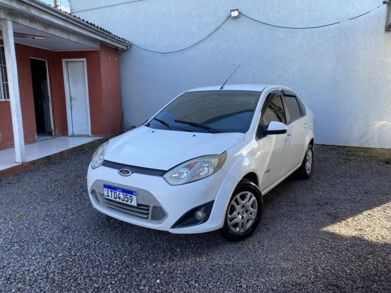 FORD - FIESTA - 2013/2013 - Branca - R$ 33.900,00