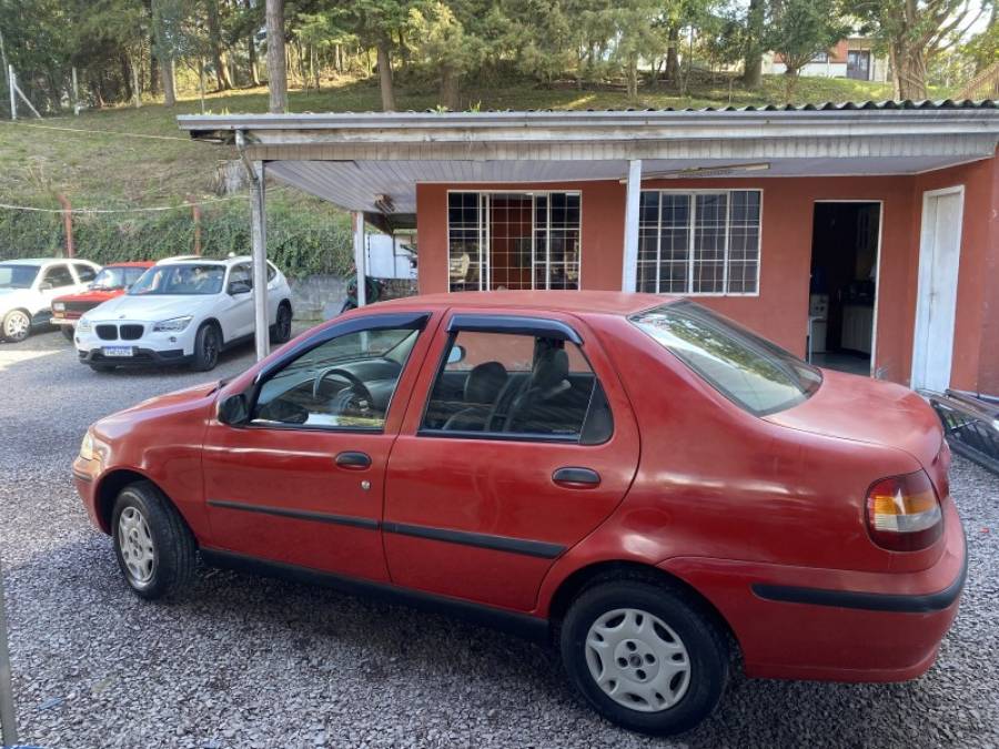 FIAT - SIENA - 2005/2006 - Vermelha - R$ 18.900,00