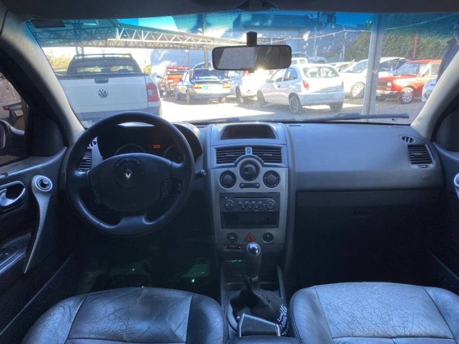 RENAULT - MÉGANE - 2008/2008 - Preta - R$ 24.900,00