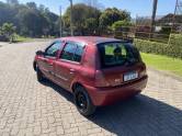 RENAULT - CLIO - 2001/2002 - Vermelha - R$ 12.900,00