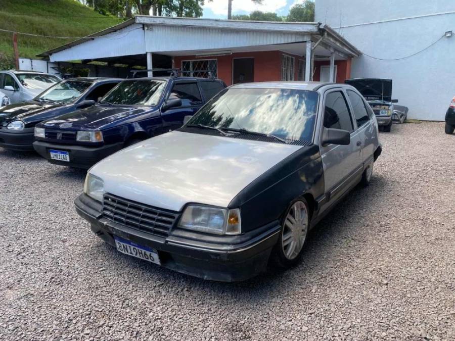 CHEVROLET - KADETT - 1993/1993 - Prata - R$ 10.900,00