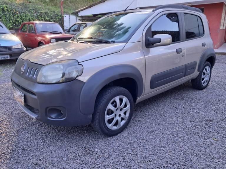 FIAT - UNO - 2011/2012 - Bege - R$ 28.900,00