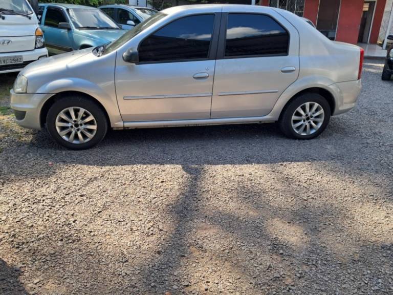 RENAULT - LOGAN - 2011/2011 - Prata - R$ 24.500,00