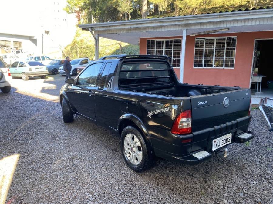 FIAT - STRADA - 2005/2005 - Preta - R$ 29.900,00