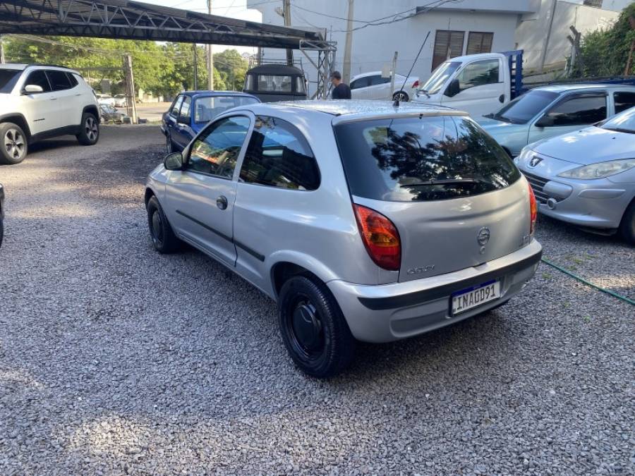 CHEVROLET - CELTA - 2006/2006 - Prata - R$ 17.900,00