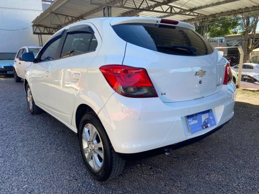 CHEVROLET - ONIX - 2015/2015 - Branca - R$ 45.900,00