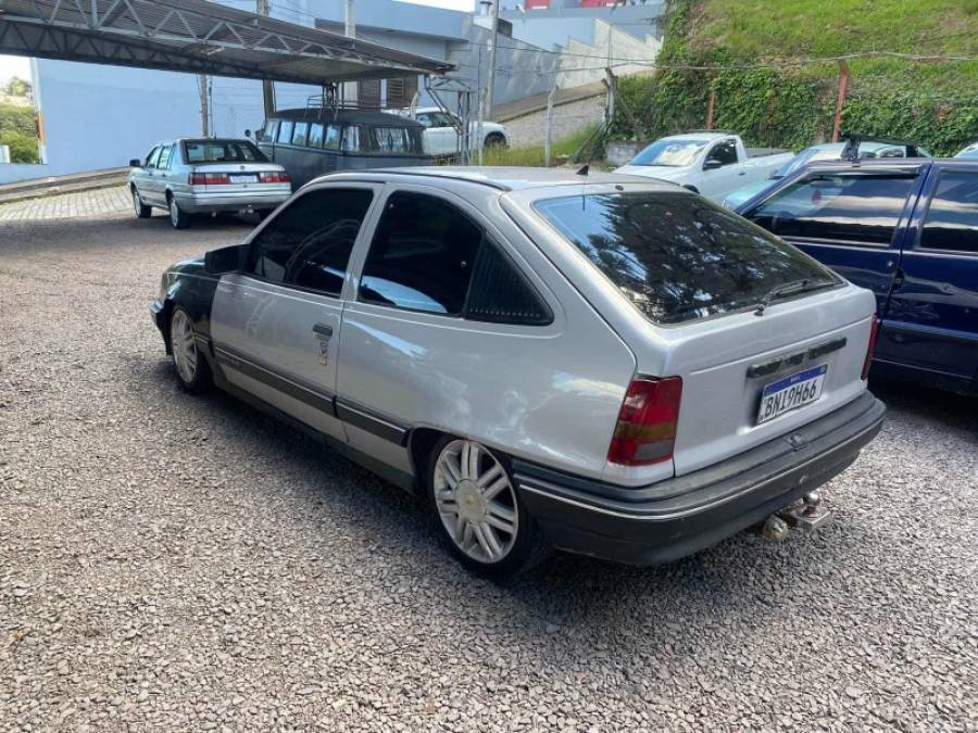 CHEVROLET - KADETT - 1993/1993 - Prata - R$ 10.900,00