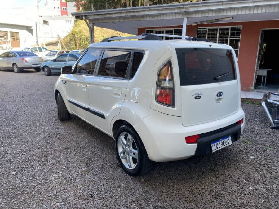 KIA MOTORS - SOUL - 2010/2010 - Branca - R$ 42.900,00