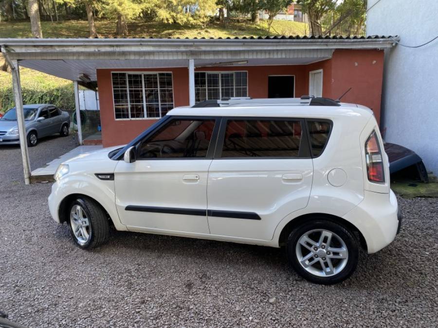 KIA MOTORS - SOUL - 2010/2010 - Branca - R$ 42.900,00