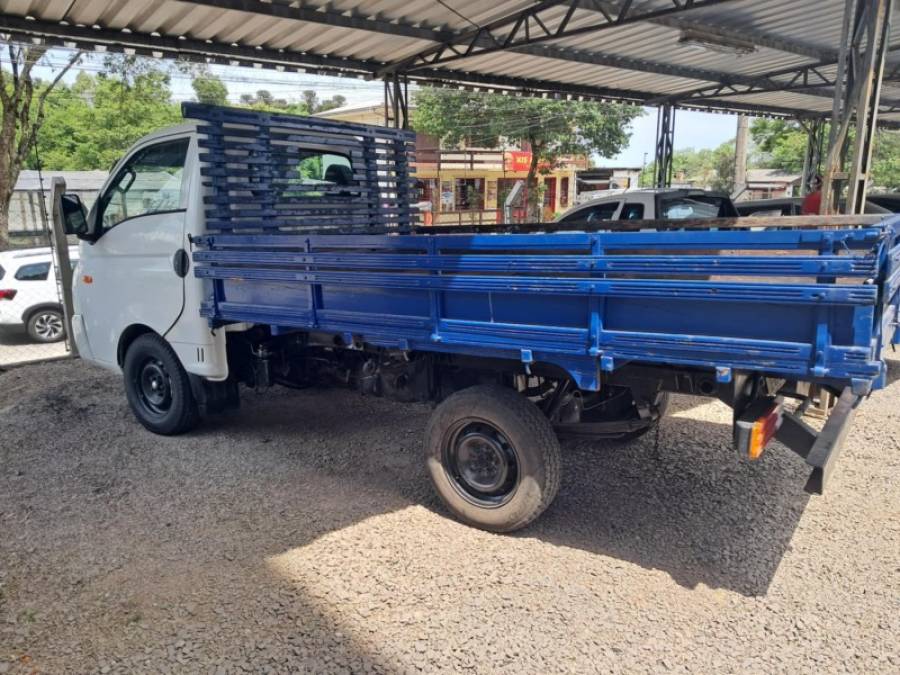 HYUNDAI - HR - 2012/2013 - Branca - R$ 82.900,00