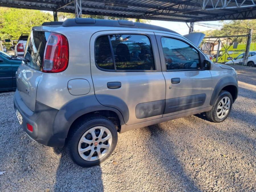 FIAT - UNO - 2011/2012 - Bege - R$ 28.900,00