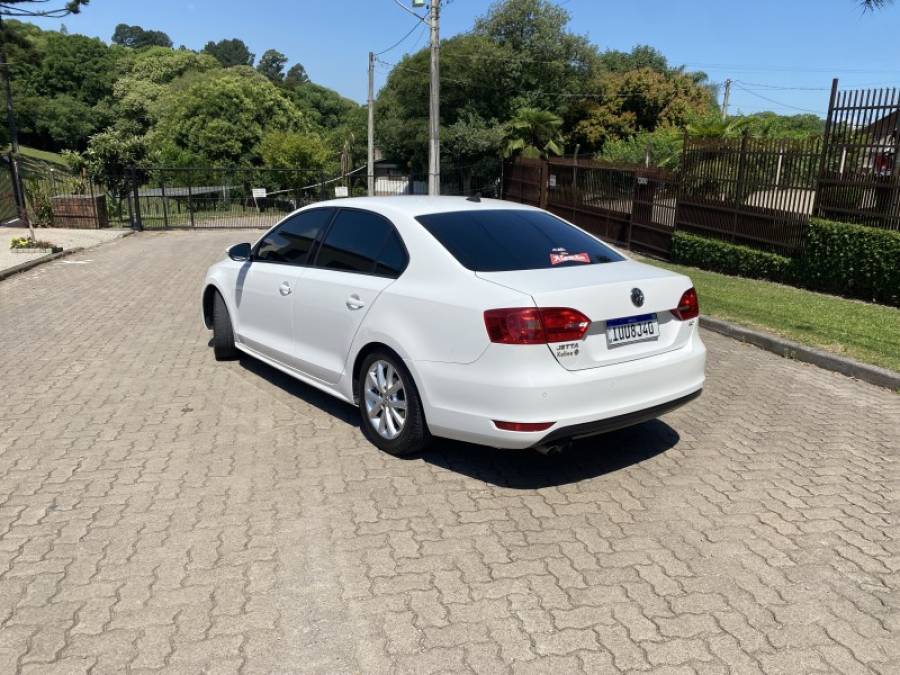 VOLKSWAGEN - JETTA - 2013/2013 - Branca - R$ 61.900,00