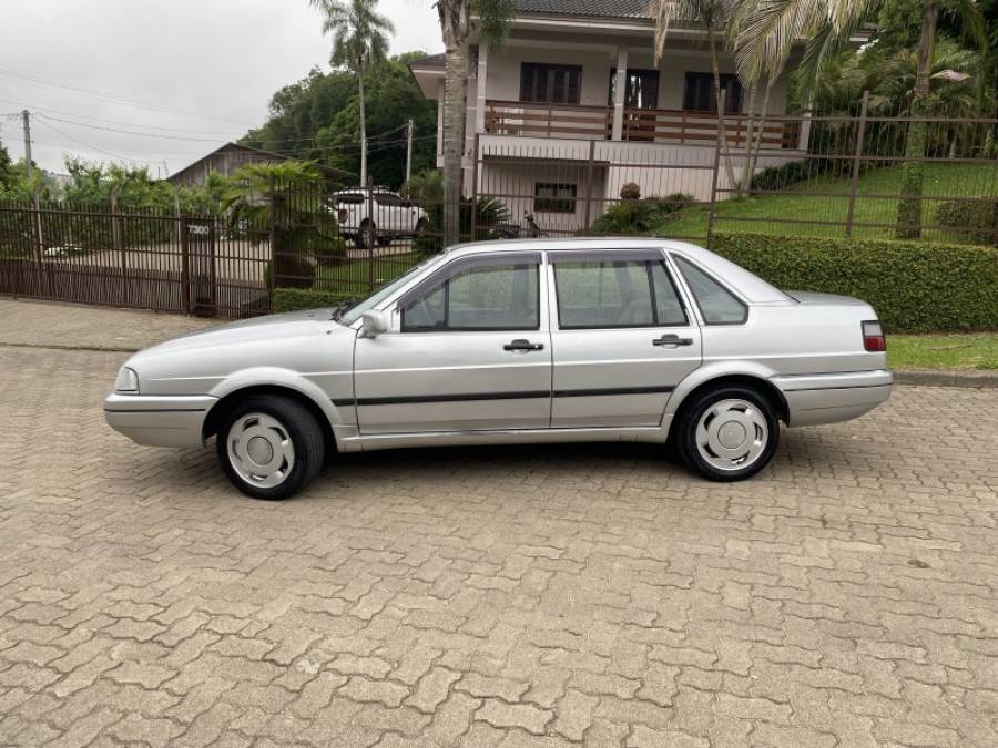 VOLKSWAGEN - SANTANA - 1994/1995 - Prata - R$ 15.900,00