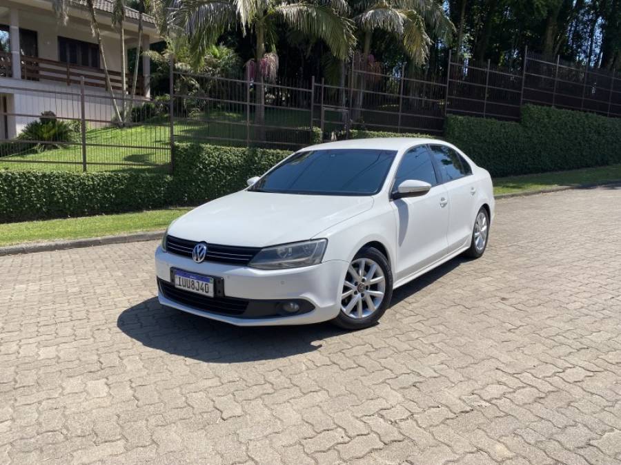 VOLKSWAGEN - JETTA - 2013/2013 - Branca - R$ 61.900,00