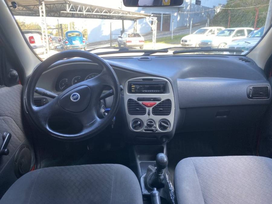 FIAT - SIENA - 2005/2006 - Vermelha - R$ 18.900,00
