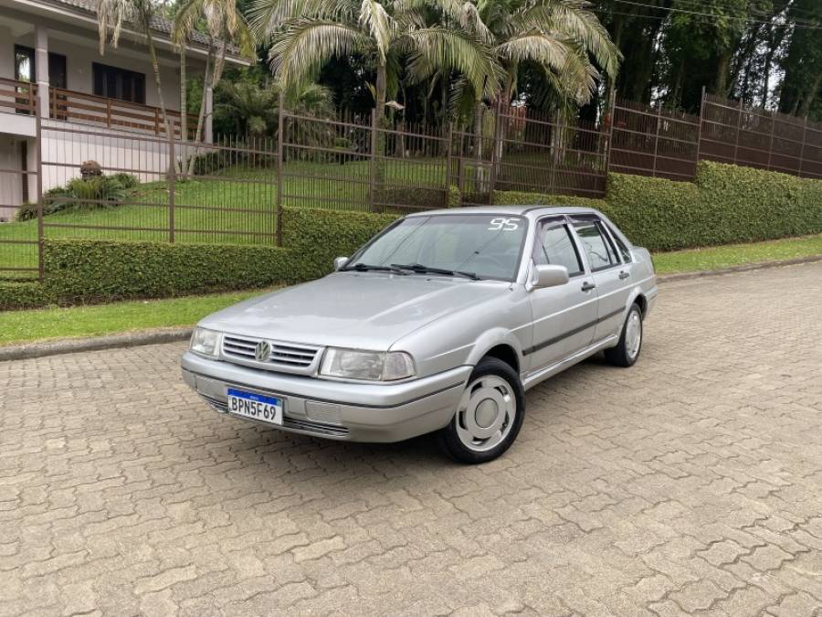 VOLKSWAGEN - SANTANA - 1994/1995 - Prata - R$ 15.900,00