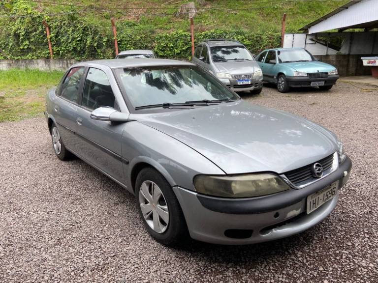 CHEVROLET - VECTRA - 1998/1998 - Prata - R$ 9.000,00